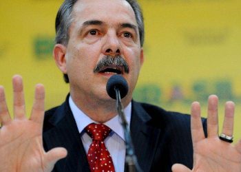 Neste mês, o ministro da Educação, Aloizio Mercadante, anunciou o pagamento de bolsa assistência estudantil no valor de R$ 400