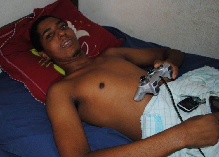 Josemar deixou o hospital ao lado de familiares.