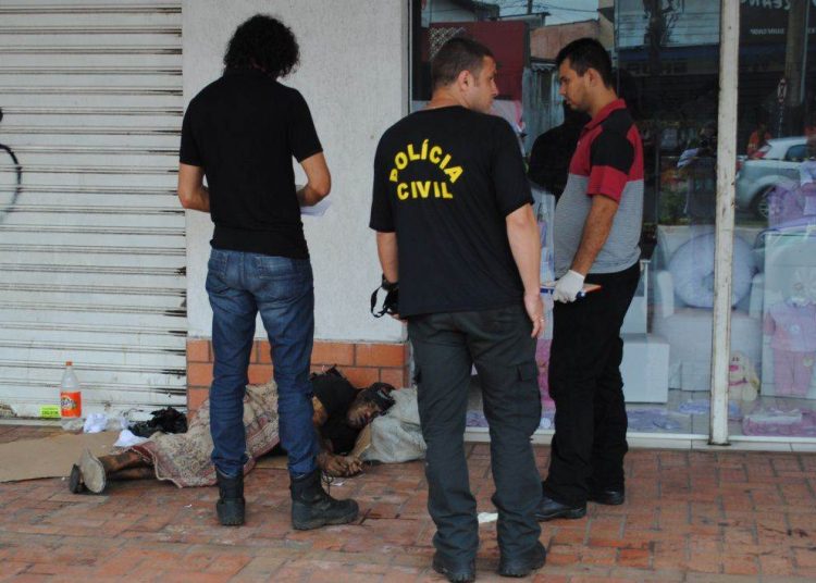 A suspeita é que ele tenha sido assassinado enquanto dormia