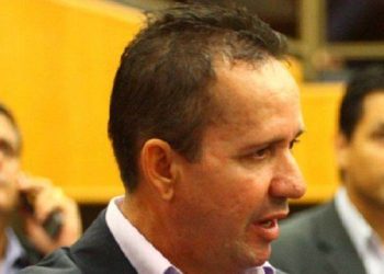 “O prefeito Paulo Garcia tem tomar medidas enérgicas e imediatas contra esses estabelecimentos comercia, inclusive com a suspensão do alvará de funcionamento”, afirma Geovani Antonio