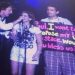 Com um cartaz com os dizeres "Paul, eu quero pedir meu amor em casamento no palco. Você pode nos abençoar", Kenzo e conseguiu subir com Caroline ao palco durante último show no Brasil