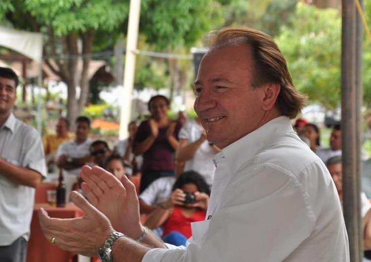 Júnior teve a ficha abonada pessoalmente pelo ex-governador Iris Rezende