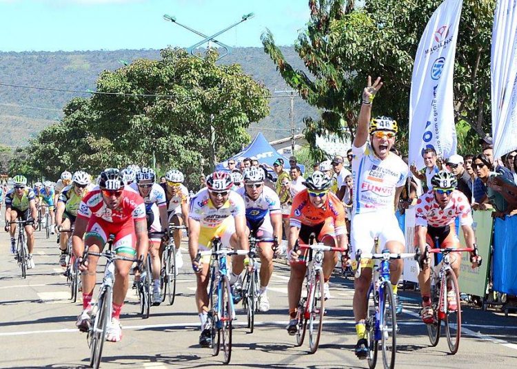 Manarelli comemora vitória na última etapa