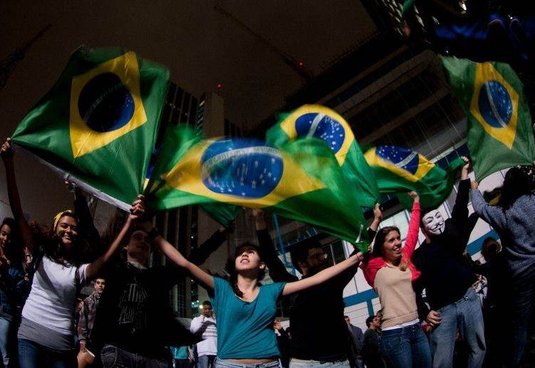 A manifestação já reúne cerca de 30 mil pessoas, conforme a Polícia Militar. O protesto concentra-se na Avenida Paulista até o Parque Ibirapuera, mas há também manifestações na Avenida 23 de Maio e na Rodovia Castello Branco. Os atos são pacíficos