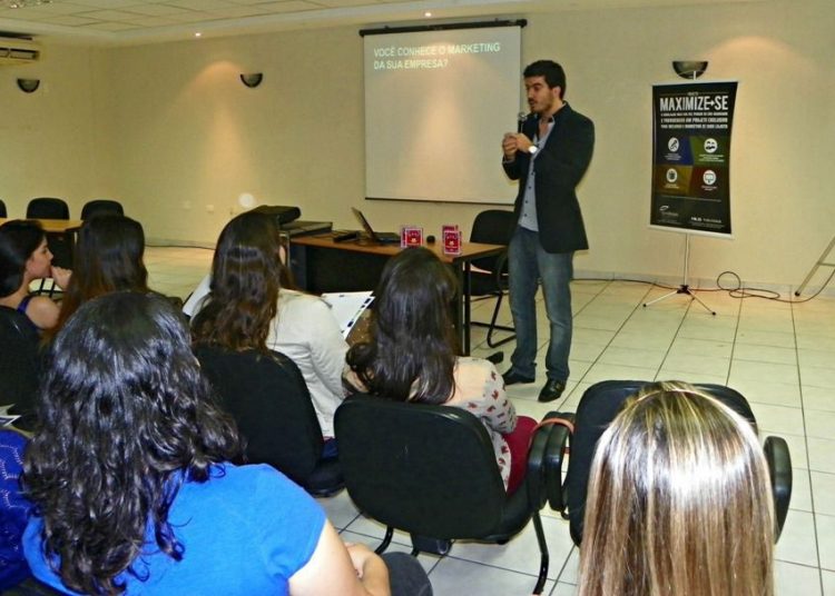 Palestra para lojistas associados que desejam melhorar o marketing de sua empresa
