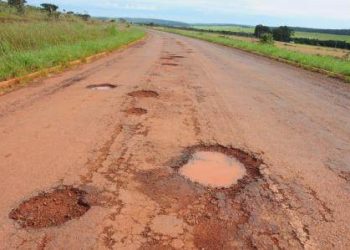 Vias esburacadas são problemas enfrentados diariamente pelos goianienses (Foto: Ilustração)