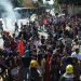 Manifestantes foram encurralados na Faculdade de Medicina da UFG
