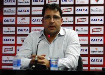 Treinador confirma que foi procurado