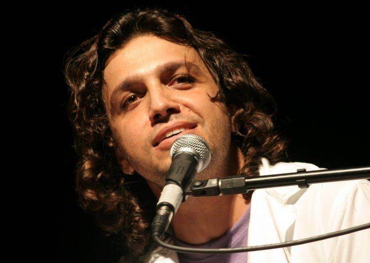 Cantor tocará músicas próprias e covers