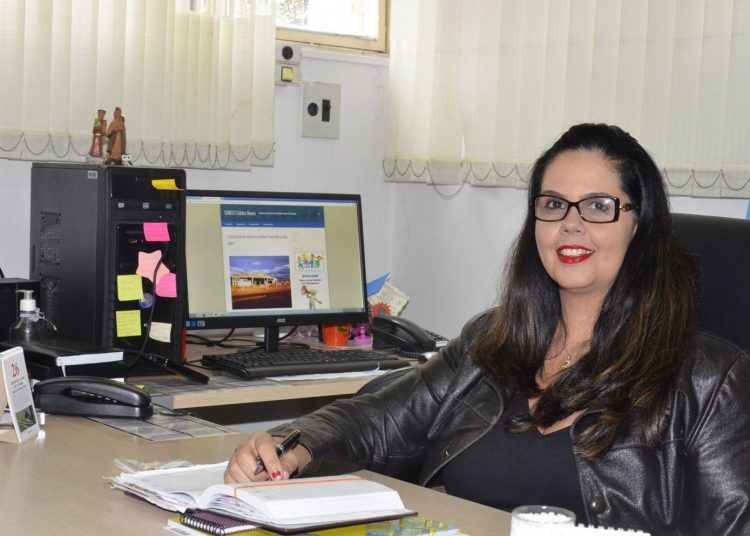 Secretária de educação diz que participação da comunidade favorece a prática pedagógica 
(Foto: Leandro Lopes)