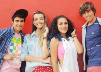 Peça é sobre amigos e adolescência