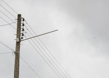 140 lâmpadas, instaladas recentemente, foram destruídas