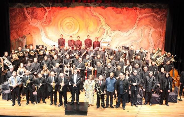 Uma das propostas da Orquestra é promover a articulação entre prática artística e vivência pedagógica