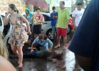 Homem é assassinado em porta de colégio no Parque Oeste Industrial