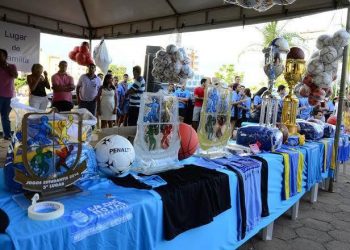 Na abertura do programa foram entregues 250 uniformes esportivos, 120 bolas de diversas modalidades e mais