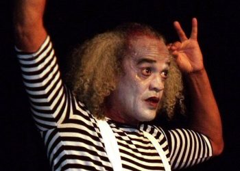 Intitulado Mimicando, o espetáculo tem linguagem gestual, com uma pegada de humor