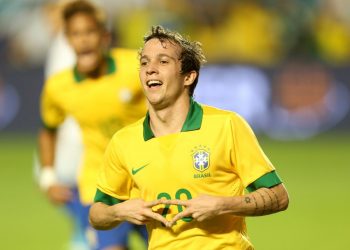 O atacanta Bernard é um dos nomes escalados por Felipão neste mundial (Foto: Divulgação)