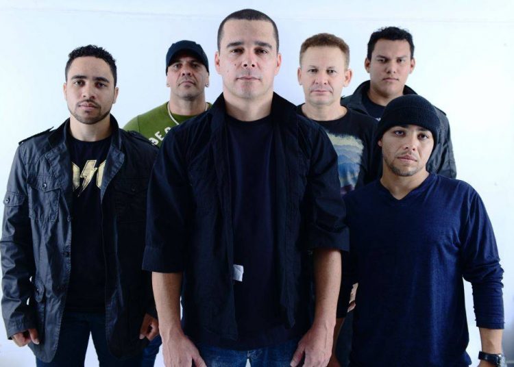Com uma média de 80 shows por ano a banda Renovo inicia, agora, a conclusão da gravação do seu novo álbum