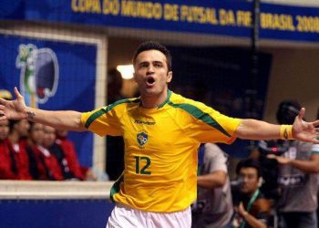 Jogador estará presente na inauguração