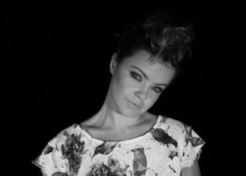 Grace ficou reconhecida nacionalmente depois de participar do show de talentos The Voice Brasil