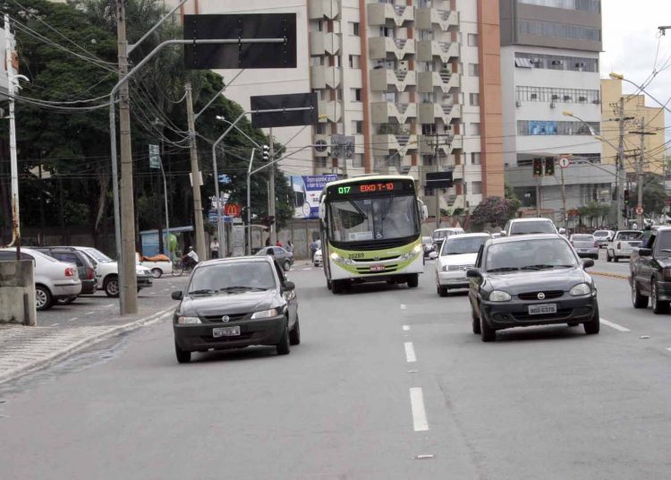 Mesmo com a quantidade de carros, excesso de velocidade ainda é a maior infração dos goianienses