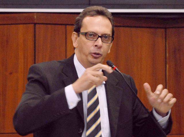 Deputado comenta, com indignação, recuo de Iris. (Foto: Divulgação)