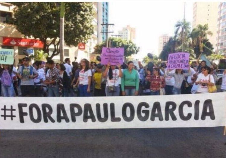 Manifestantes saem às ruas da capital com pedido de impeachment para o prefeito Paulo Garcia