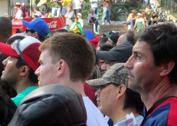 Canelo (à direita) trouxe o filho e mais dois para a aventura (Foto: Adalberto Leister Filho/Portal da Copa)