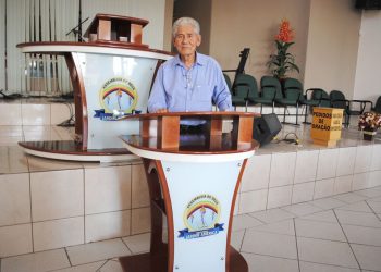 Pastor há quase cinquenta anos, Juvenil Saturnino fala do ministério que preside e dos desafios da liderança (Foto: Valdemy Teixeira)