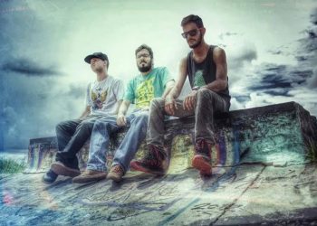 Banda divulgou na íntegra  o álbum na internet