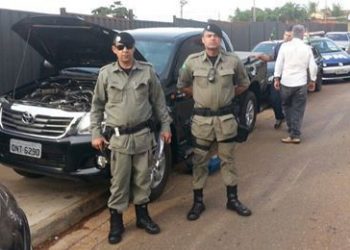 Policiais localizaram uma Hilux e uma L-200