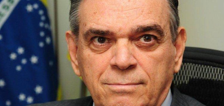 O enterro do desembargador aconteceu no Cemitério Parque Memorial da capiyal, às 17h de domingo