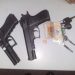 Polícia apreendeu duas armas com os suspeitos