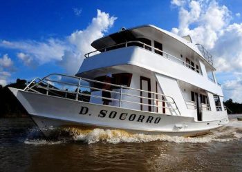 Barco-Hotel Dona Socorro leva pescadores de todo o País para conhecer os rios Branco, Água Boa, Itapará e Anauá, no Estado de Roraima (Foto: Divulgação)
