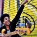 Yusa faz uma performance multi-instrumentista em seus shows e tem conexões ancoradas na herança africana e caribenha