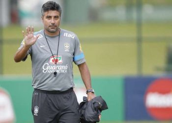 A equipe enfrenta o Qatar e a esperança do técnico é que este seja início de uma nova era do futebol nacional