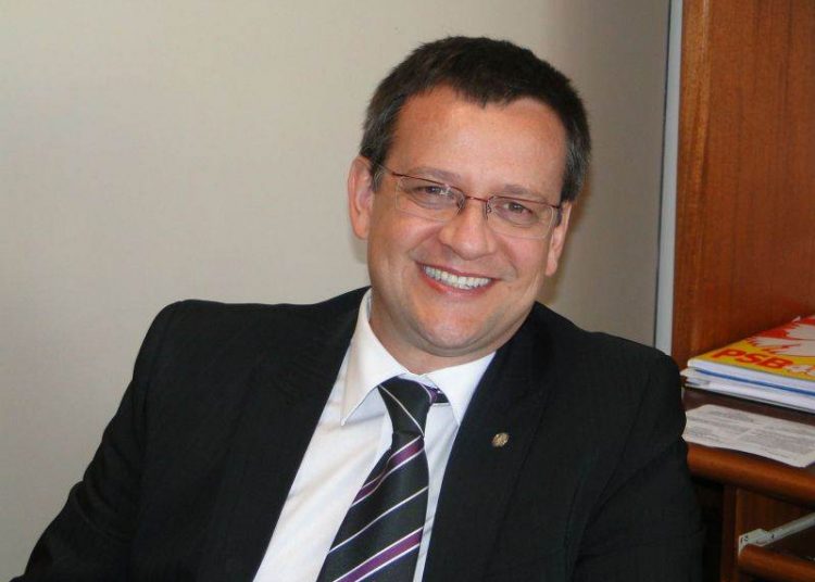 Marina Silva, que entrou para o PSB com data marcada para sair, ganhou como companheiro de disputa o deputado federal Beto Albuquerque