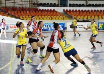 O jogo, de muitos gols, terminou 35x23, em favor das goianienses