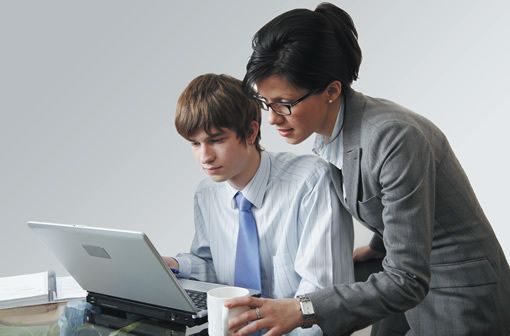 Segundo a última pesquisa da Associação Brasileira de Estágios (ABRES), dos sete milhões de brasileiros cursando o nível superior, apenas 10,51% estão estagiando