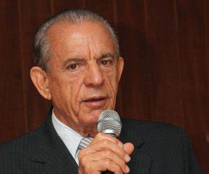 Nome mais forte do PMDB goiano para disputar a prefeitura de Goiânia, Iris Rezende garantiu em carta publicada nesta quarta-feira (6/7) pelo jornal O Popular que não será candidato a prefeito da capital goiana / Foto: divulgação