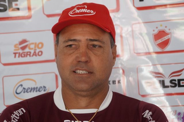 O treinador da equipe, Márcio Azevedo, disse que não desistirá de lutar para manter o time na Série B