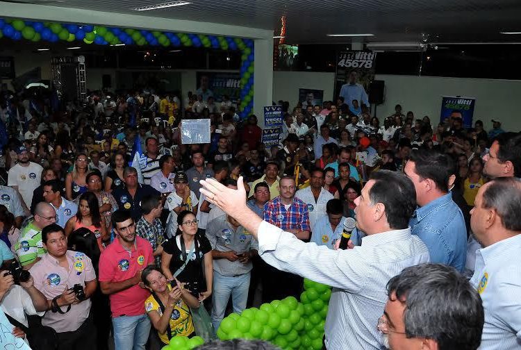 “Caso algum deles seja eleito, levará uns dois anos para colocar em prática o plano de governo, desconstruindo o caminho que construímos e que fez com que Goiás chegasse ao patamar de Estado que mais cresce no Brasil”, disse Perillo