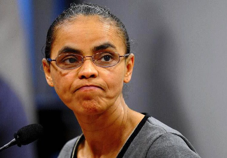 Ao se consolidar no segundo lugar, dez pontos à frente do tucano Aécio Neves, na disputa presidencial, a ex-senadora e ex-ministra do Meio-Ambiente, Marina Silva, assumiu também o posto de saco de pancada da campanha