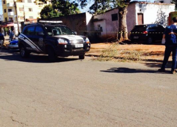 Jovem foi encontrado morto com sinais de luta corporal pela casa