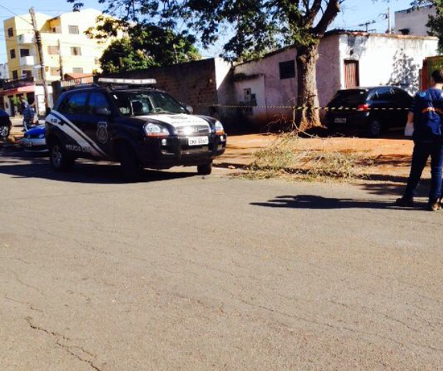Jovem foi encontrado morto com sinais de luta corporal pela casa