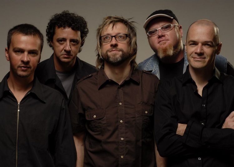 A banda Nenhum de Nós abre a noite