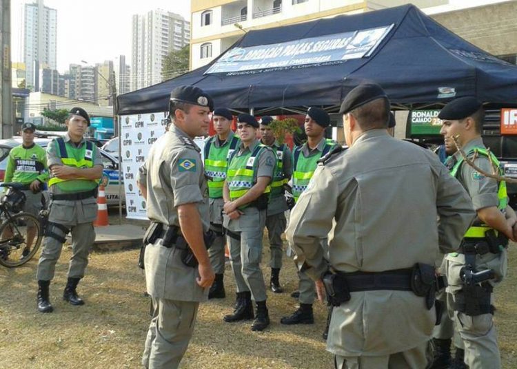 Realizada na região da Praça Nova Suíça, o objetivo é interagir com a comunidade local e coibir práticas criminosas, bem como retirar de circulação armas e foragidos da justiça