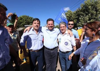Marconi com presidente do PMDB à esquerda (Foto: Henrique Luiz)
