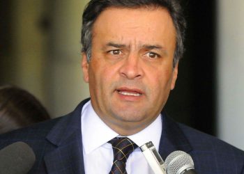 Aécio Neves comentou escândalo da Petrobrás.