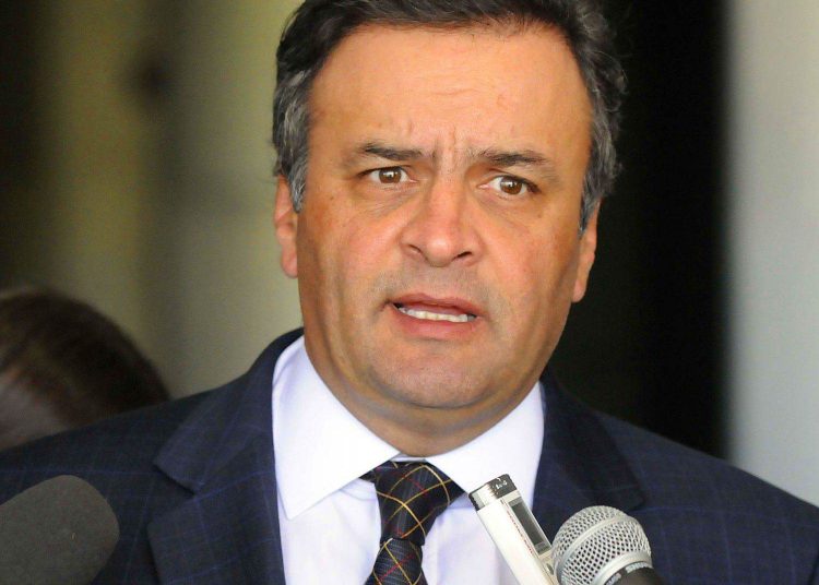 Aécio Neves comentou escândalo da Petrobrás.